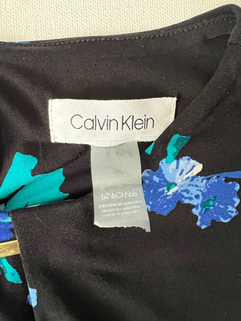 Calvin Klein Women’s Black Tank Top with Blue Floral Print - PS - Picture 5 of 7